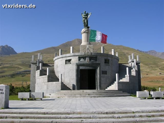 Kriegerdenkmal Tonale.jpg -           